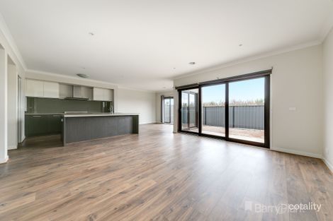 Property photo of 13 Gillingham Crescent Clyde North VIC 3978