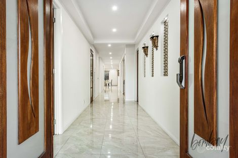 Property photo of 51 Featherwood Crescent Craigieburn VIC 3064