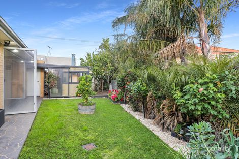 Property photo of 16 Cranesbill Grove Reservoir VIC 3073