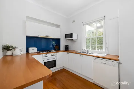 Property photo of 31 Burchmore Road Manly Vale NSW 2093