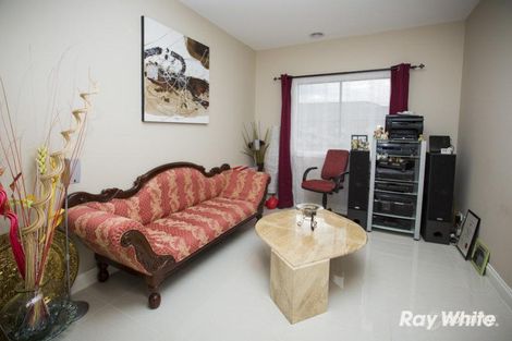 Property photo of 12 Landy Circuit Pakenham VIC 3810