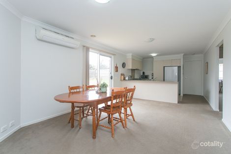 Property photo of 33 Kosta Boda Boulevard Pakenham VIC 3810