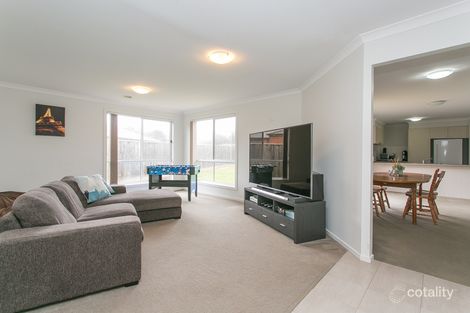 Property photo of 33 Kosta Boda Boulevard Pakenham VIC 3810