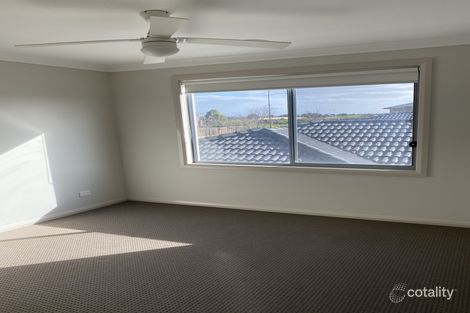 Property photo of 50 Annecy Boulevard Fraser Rise VIC 3336