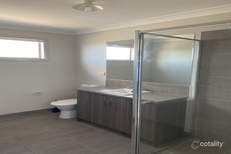 Property photo of 50 Annecy Boulevard Fraser Rise VIC 3336