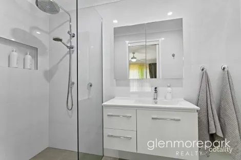 Property photo of 15 Cartwright Place Glenmore Park NSW 2745