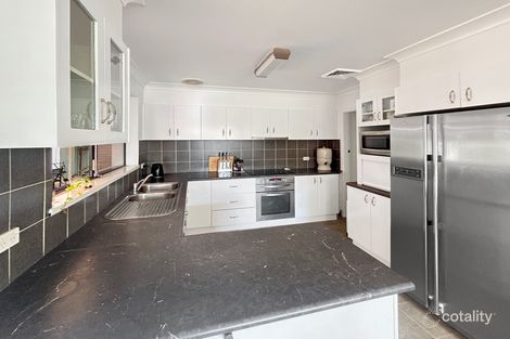 Property photo of 16 Beveridge Crescent Dubbo NSW 2830
