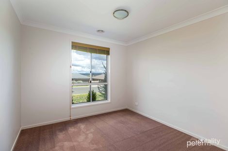 Property photo of 18 Sullivan Circuit Orange NSW 2800