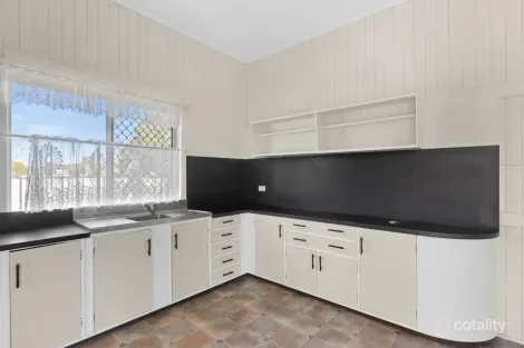 9 Desmond Lane, Oakey, QLD 4401