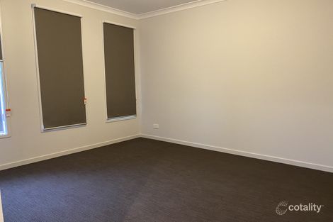 Property photo of 30 Gossia Avenue Craigieburn VIC 3064