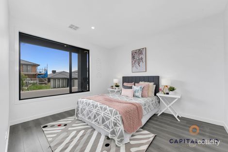 Property photo of 8 Boglis Avenue Wollert VIC 3750