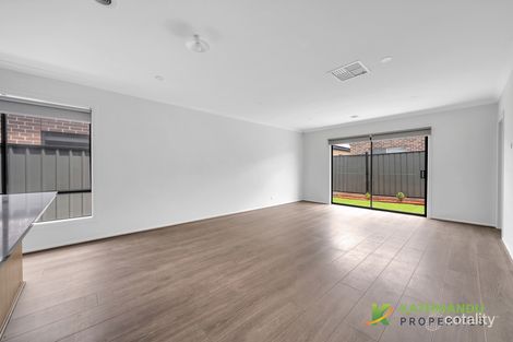 Property photo of 25 Angophora Crescent Craigieburn VIC 3064