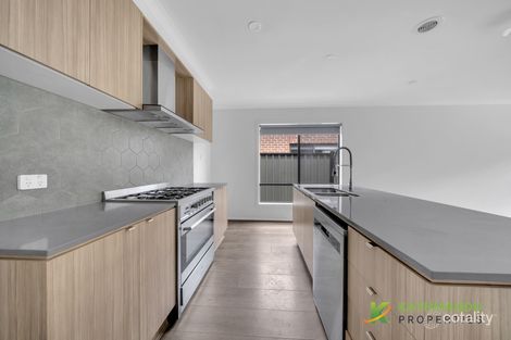 Property photo of 25 Angophora Crescent Craigieburn VIC 3064