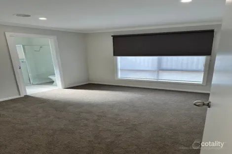 Property photo of 13 Goldshine Crescent Drouin VIC 3818
