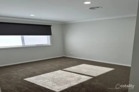 Property photo of 13 Goldshine Crescent Drouin VIC 3818