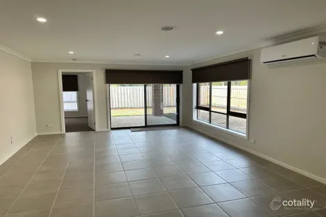 Property photo of 13 Goldshine Crescent Drouin VIC 3818