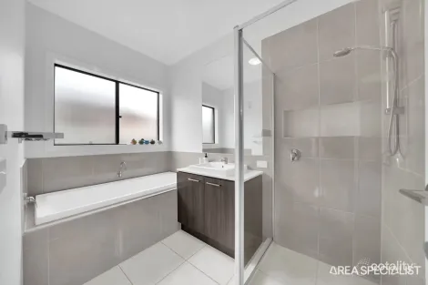 Property photo of 19 Apsley Way Thornhill Park VIC 3335