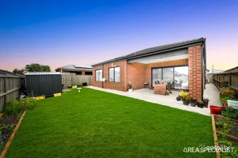 Property photo of 19 Apsley Way Thornhill Park VIC 3335