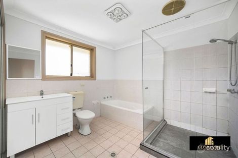 Property photo of 2/10 Peacock Close Green Valley NSW 2168