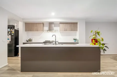 Property photo of 18 Conductor Grove Clyde North VIC 3978