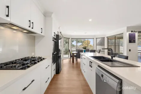 Property photo of 7 Lucern Close Romsey VIC 3434