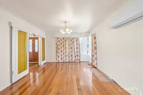 Property photo of 11 Elmhurst Road Gladstone Park VIC 3043
