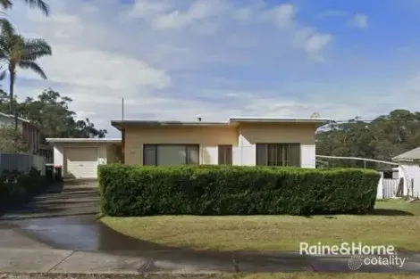 102 Princes Hwy, Lake Tabourie, NSW 2539