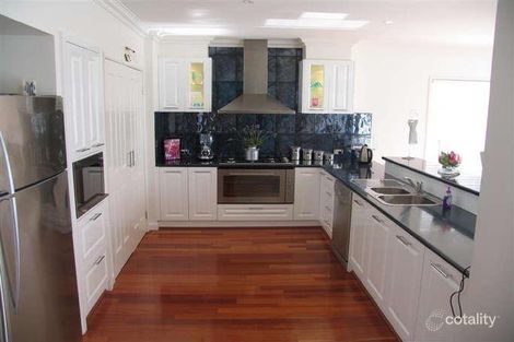 Property photo of 10 Possum Tail Run Sunbury VIC 3429