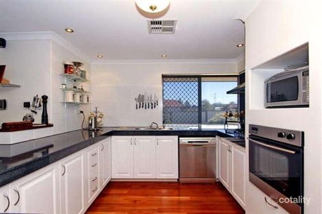 Property photo of 30 Bernley Drive Viveash WA 6056