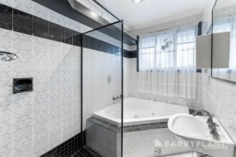 Property photo of 63 Leslie Street St Albans VIC 3021