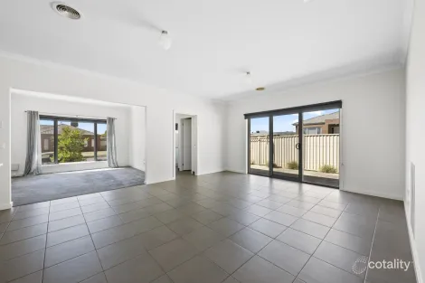 Property photo of 43 Ascot Gardens Drive Delacombe VIC 3356