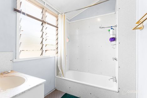 11 Raglan Station Rd, Ambrose, QLD 4695