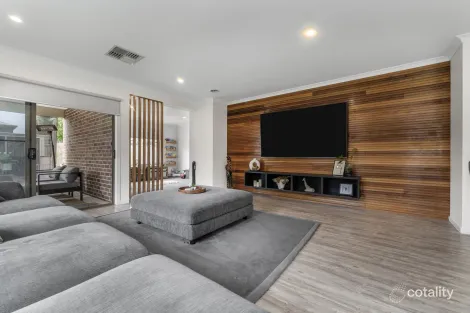 Property photo of 10 Cascade Drive Beveridge VIC 3753