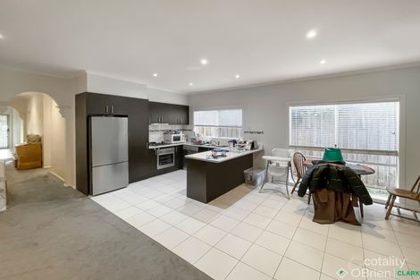 Property photo of 4 Bateson Court Drouin VIC 3818
