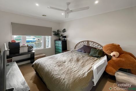 Property photo of 4 Bateson Court Drouin VIC 3818