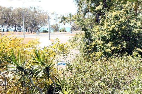 Property photo of 1 Barracuda Street Lammermoor QLD 4703