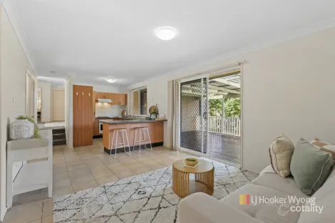 Property photo of 3 Ninian Close Watanobbi NSW 2259