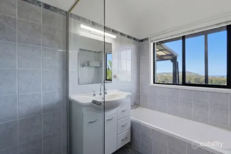 Property photo of 52 Aldinga Drive Wamberal NSW 2260