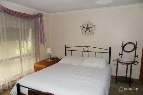 Property photo of 15 Pinaroo Drive Glenfield Park NSW 2650