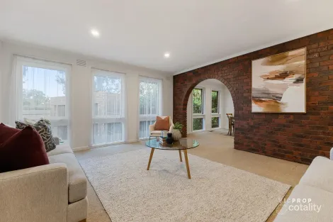 Property photo of 21 Maidstone Place Ferntree Gully VIC 3156