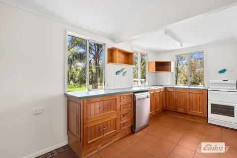 Property photo of 5 Edwards Place Emerald QLD 4720