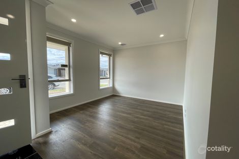 Property photo of 17 Stringybark Drive Donnybrook VIC 3064