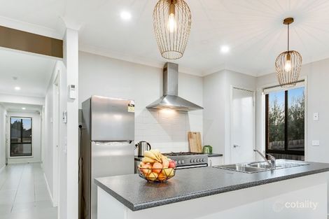 Property photo of 27 Silvertop Close Wallan VIC 3756