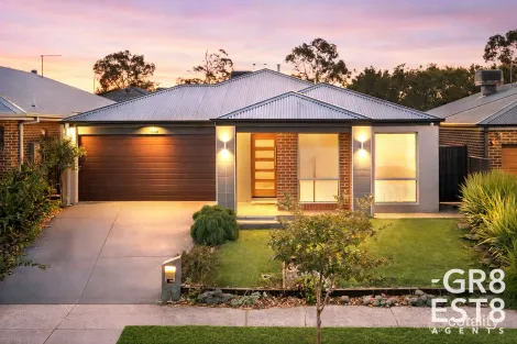 12 Newington Dr, Cranbourne East, VIC 3977