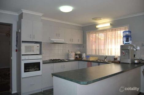 Property photo of 40 Bateman Grove Hampton Park VIC 3976