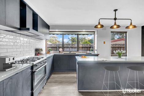 Property photo of 2 Coornong Court Kurunjang VIC 3337