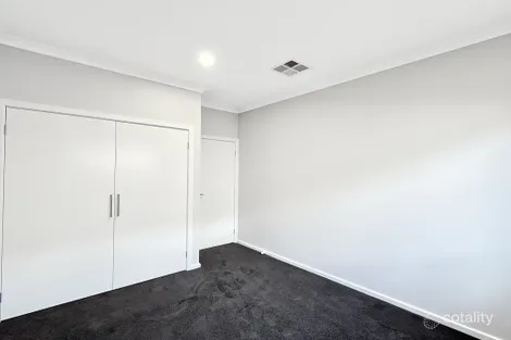 Property photo of 16 Moolort Crescent Eynesbury VIC 3338
