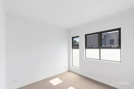 Property photo of 2/450 Doncaster Road Doncaster VIC 3108