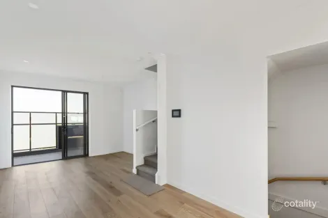 Property photo of 2/450 Doncaster Road Doncaster VIC 3108