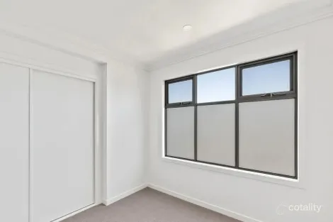 Property photo of 2/450 Doncaster Road Doncaster VIC 3108